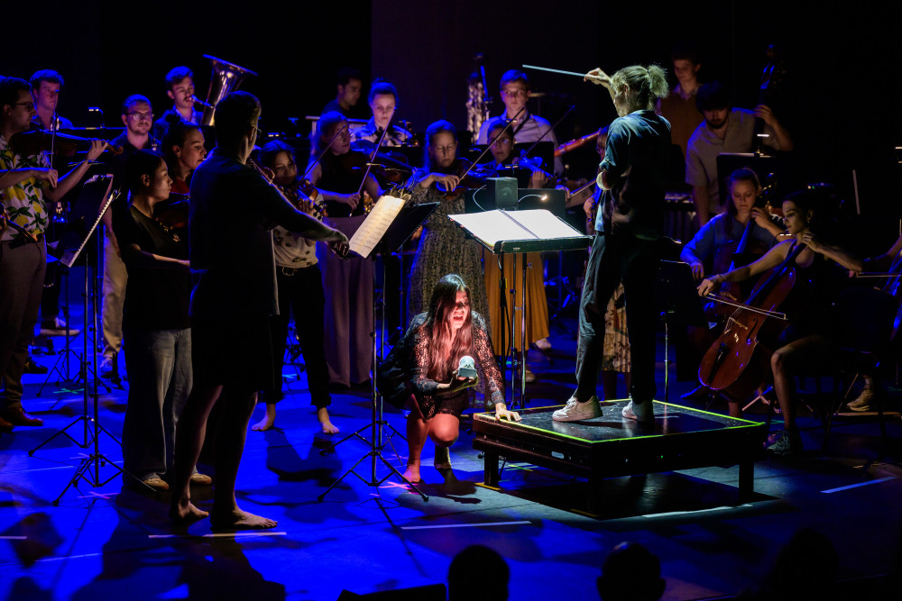 &raquo;Frei_Spiel X &ndash; Das gro&szlig;e Ganze&laquo; Junge Deutsche Philharmonie & She She Pop &copy; Candy Welz
