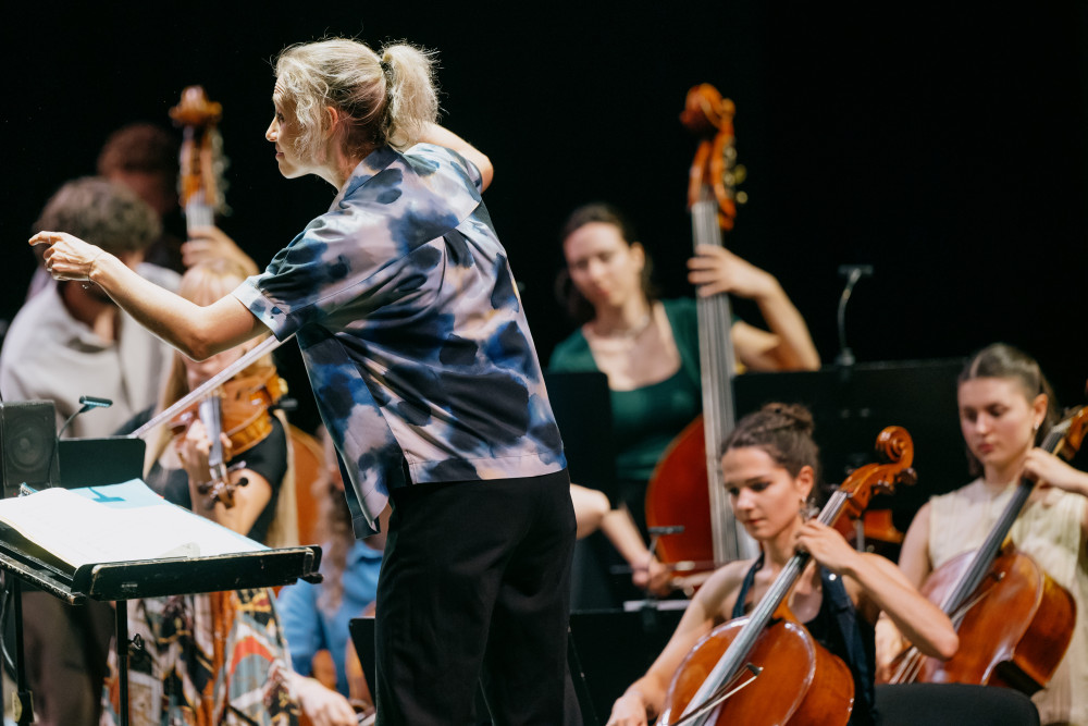 &raquo;Frei_Spiel X &ndash; Das gro&szlig;e Ganze&laquo; Junge Deutsche Philharmonie & She She Pop &copy; Candy Welz